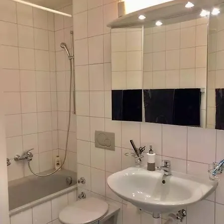 Ganze Mit Balkon,schoene Aussicht,kueche,bad,wifi